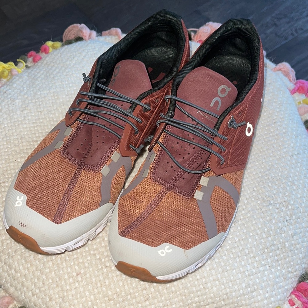 On Cloud men sneaker size 9